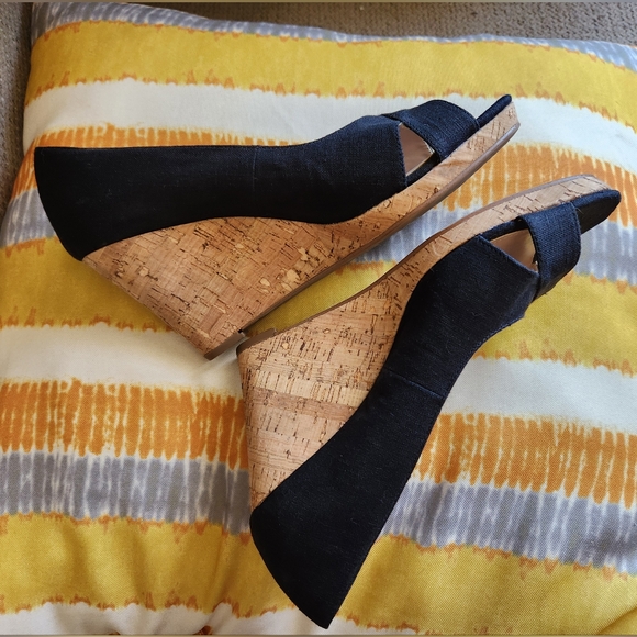 2/$30 Kelly & Katie Black Wedge Shoes - Picture 3 of 6